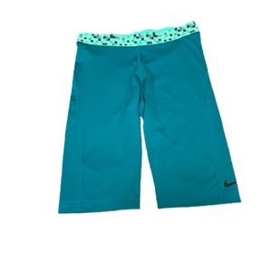 Women’s Nike Sportswear Bike Shorts Mid Rise Large